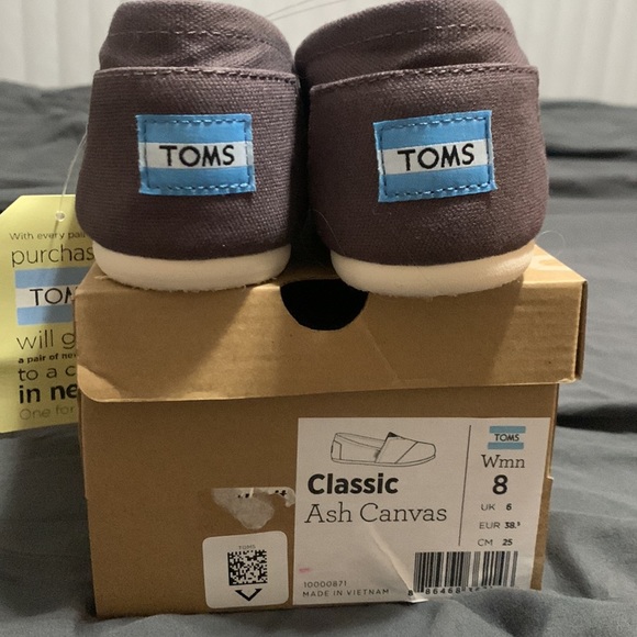 NIB Ash Gray canvas TOMS, size 8 - Picture 3 of 4